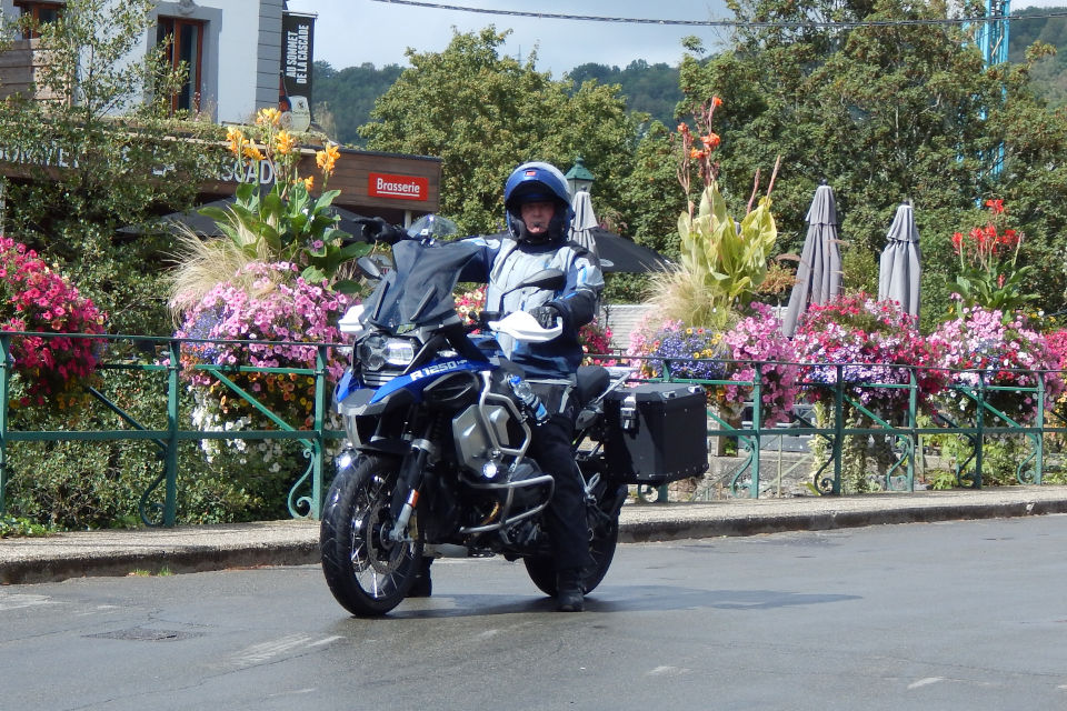 Motorrijbewijspoint Emmen examengarantie AVB en AVD